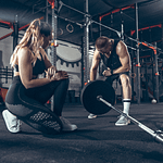 crossfit-digital-atletico-hombre-mujer-pesas
